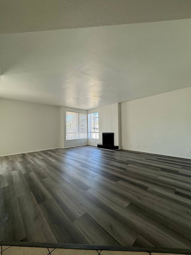Apartment for rent at 4343 Whitsett Ave, Studio City, CA 91604
