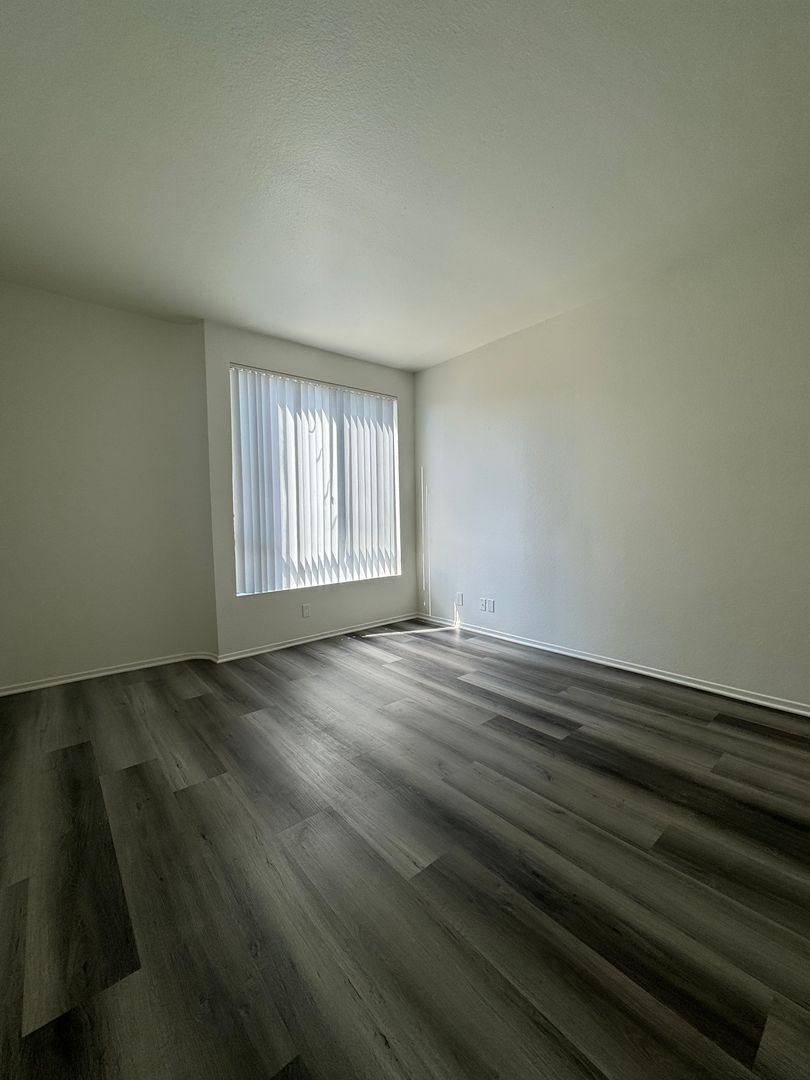 Apartment for rent at 4343 Whitsett Ave, Studio City, CA 91604
