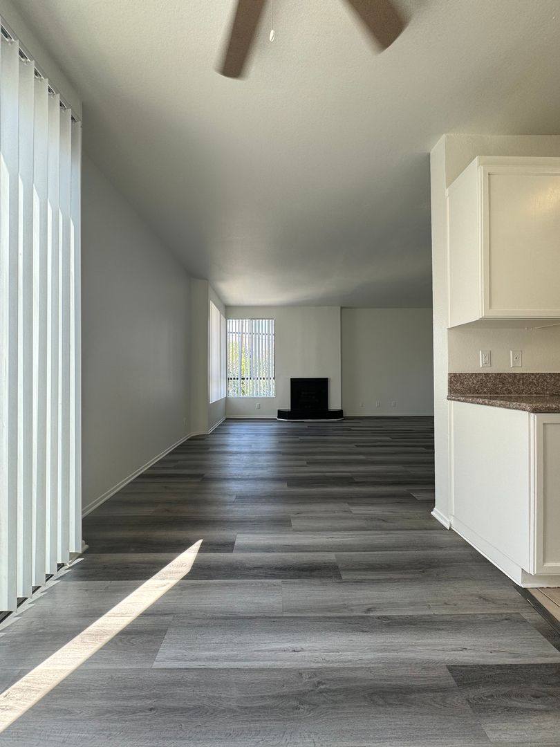 Apartment for rent at 4343 Whitsett Ave, Studio City, CA 91604