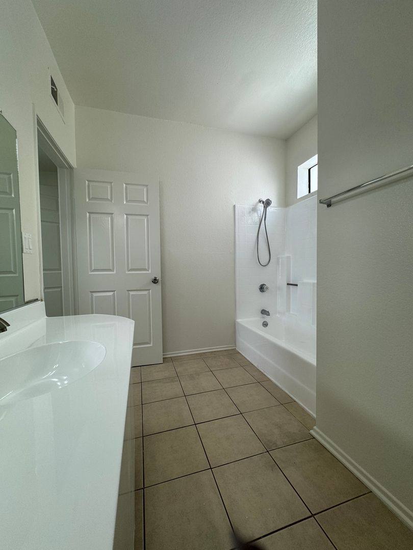 Apartment for rent at 4343 Whitsett Ave, Studio City, CA 91604