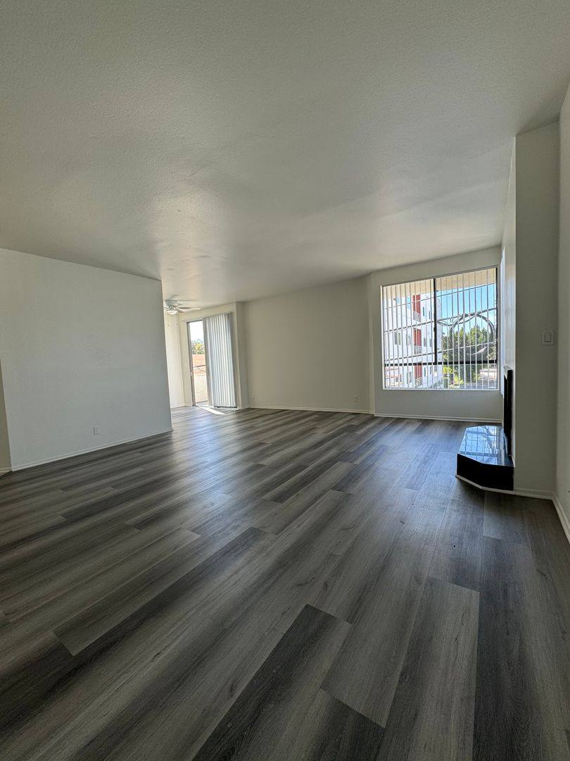 Apartment for rent at 4343 Whitsett Ave, Studio City, CA 91604