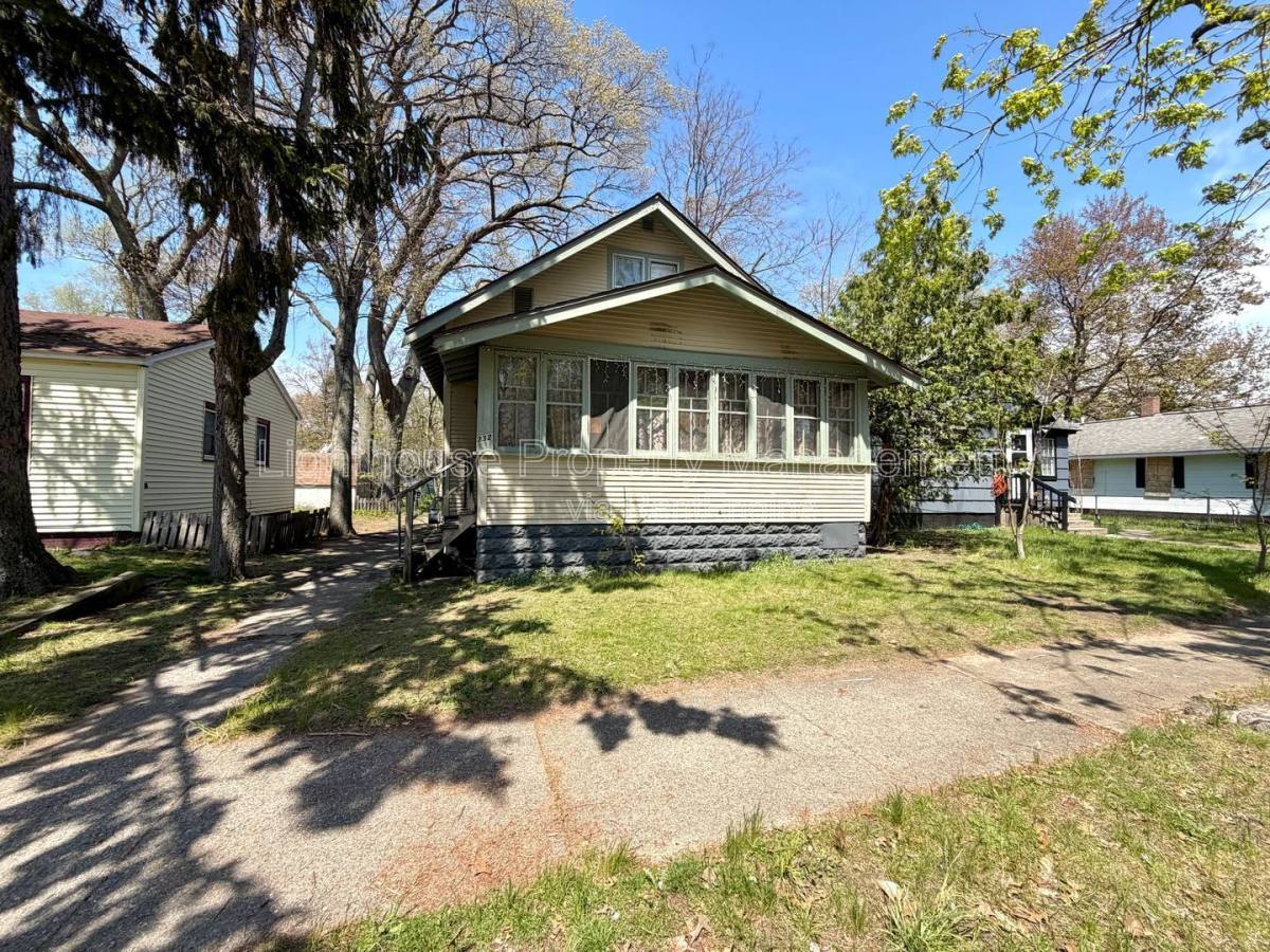 House for rent at 232 E Lincoln Ave, Muskegon, MI 49444