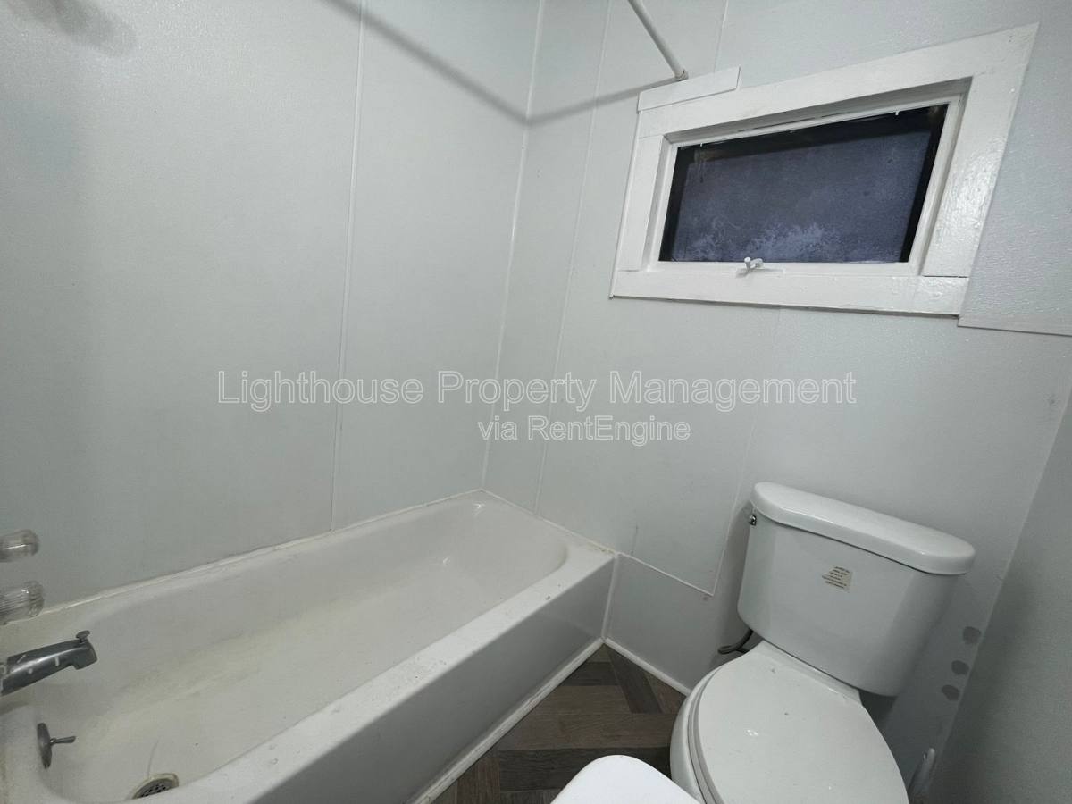 House for rent at 232 E Lincoln Ave, Muskegon, MI 49444