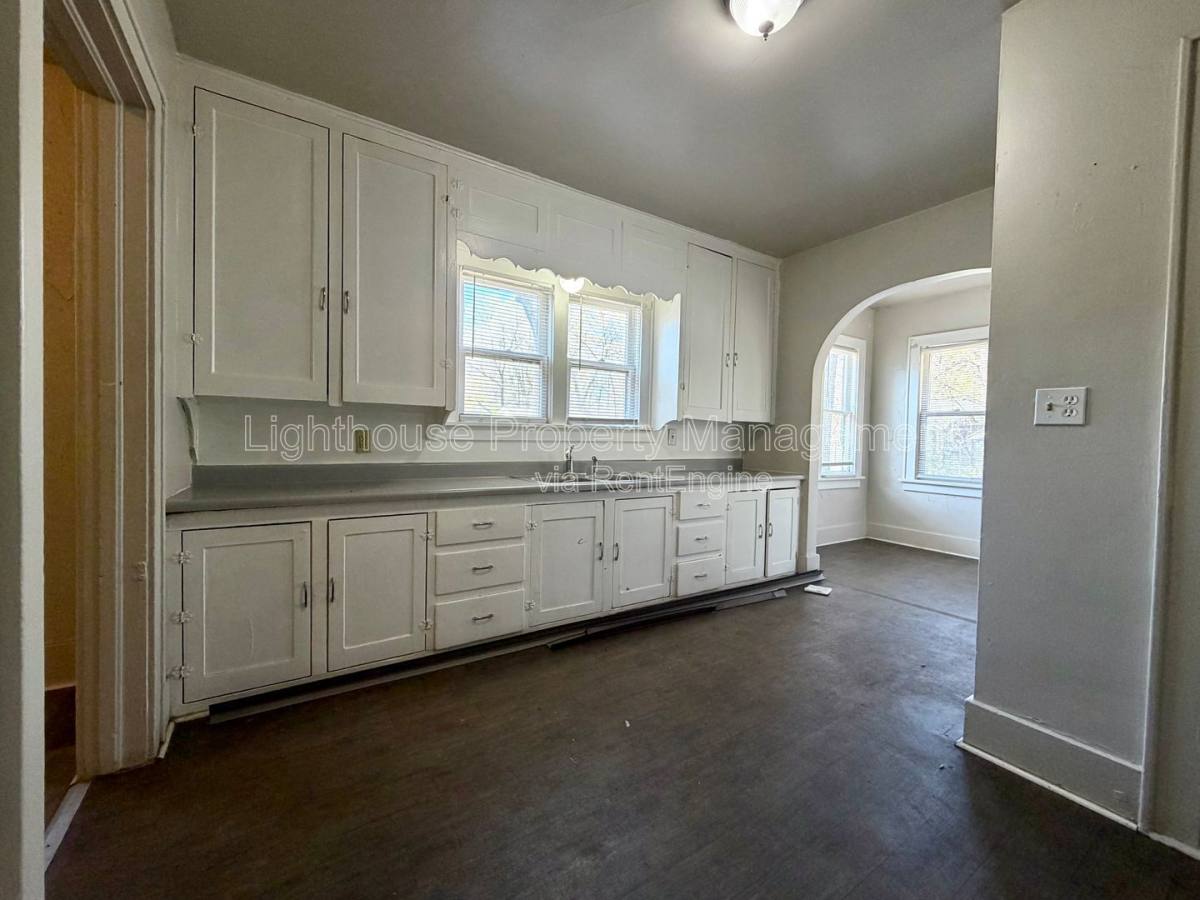 House for rent at 232 E Lincoln Ave, Muskegon, MI 49444