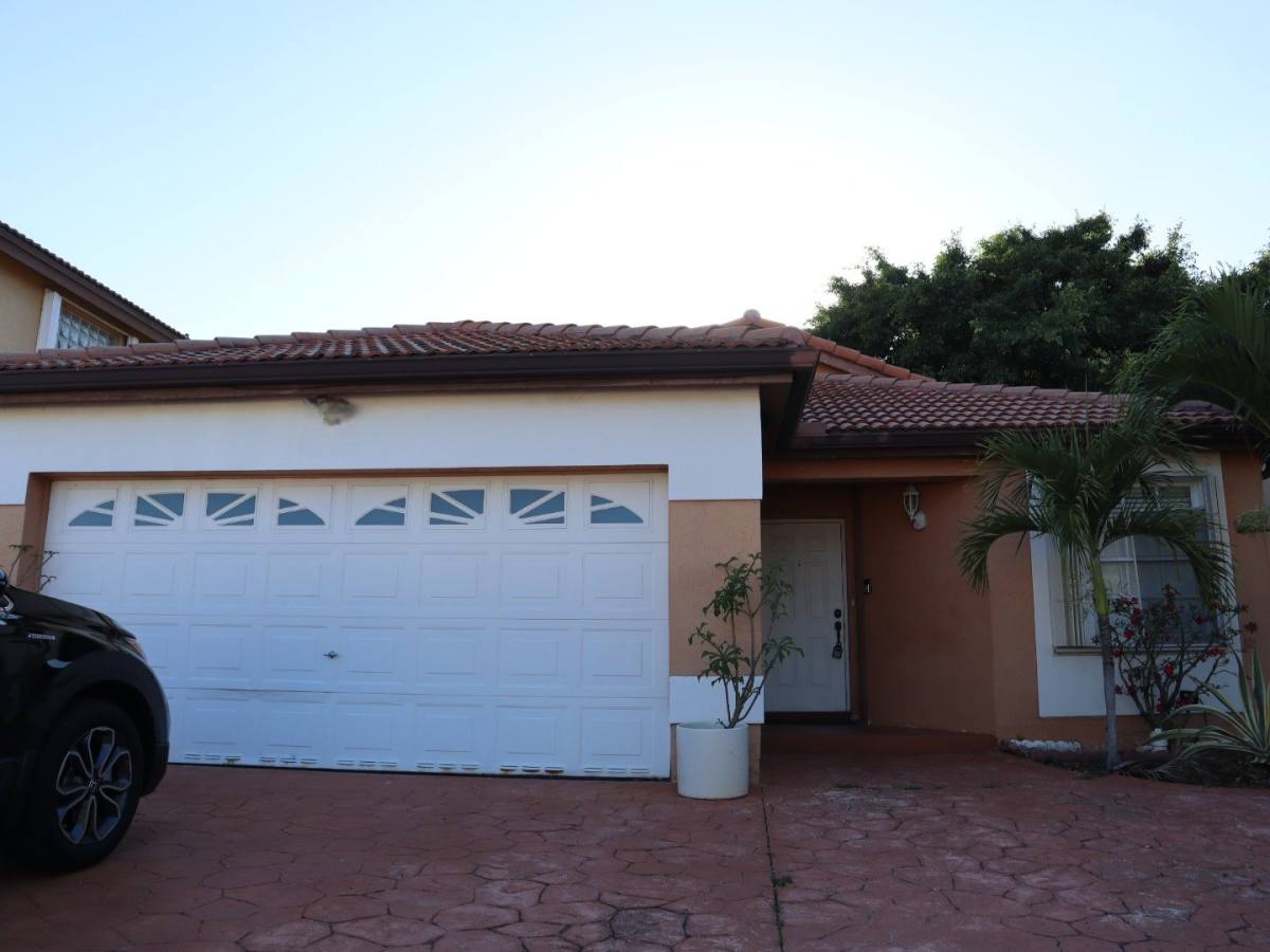 House for rent at 19820 NW 86 Ave, Hialeah, FL 33015