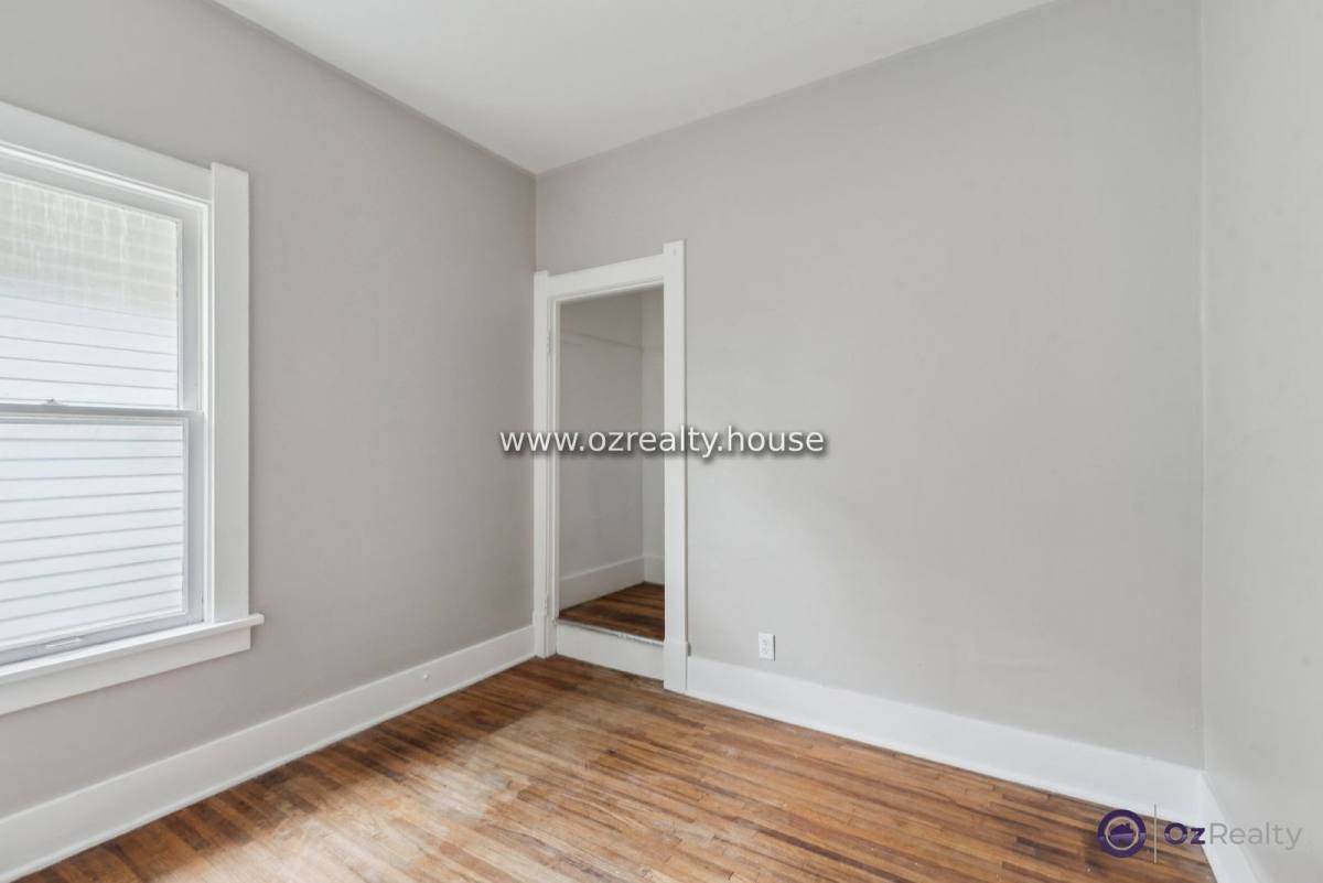 Apartment for rent at 2027 Berkshire Place, Toledo, OH 43613