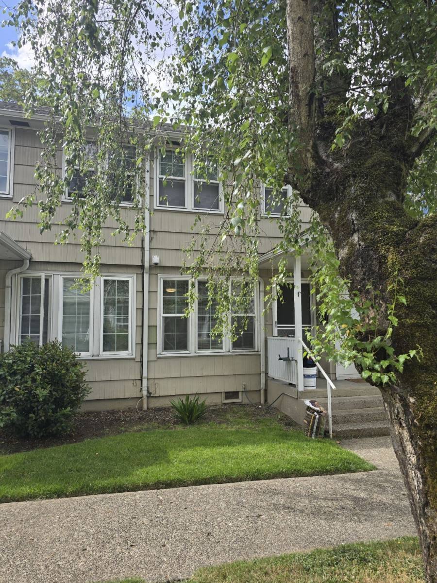 Apartment for rent at 441 NE Winchester St, Roseburg, OR 97470