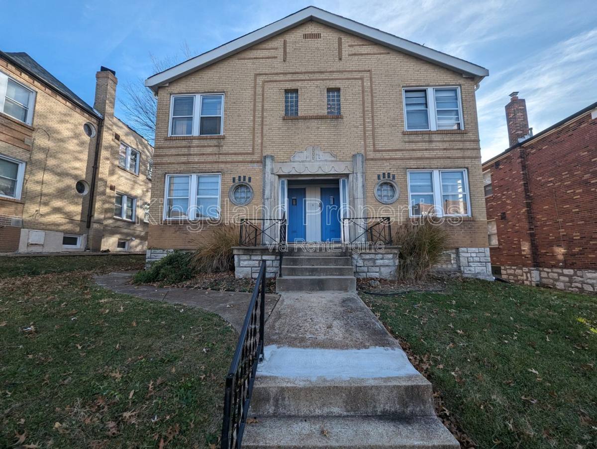 Apartment for rent at 3910 Chippewa St #1F, Saint Louis, MO 63116