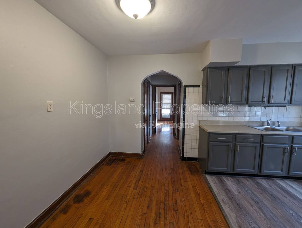 Apartment for rent at 3910 Chippewa St #1F, Saint Louis, MO 63116