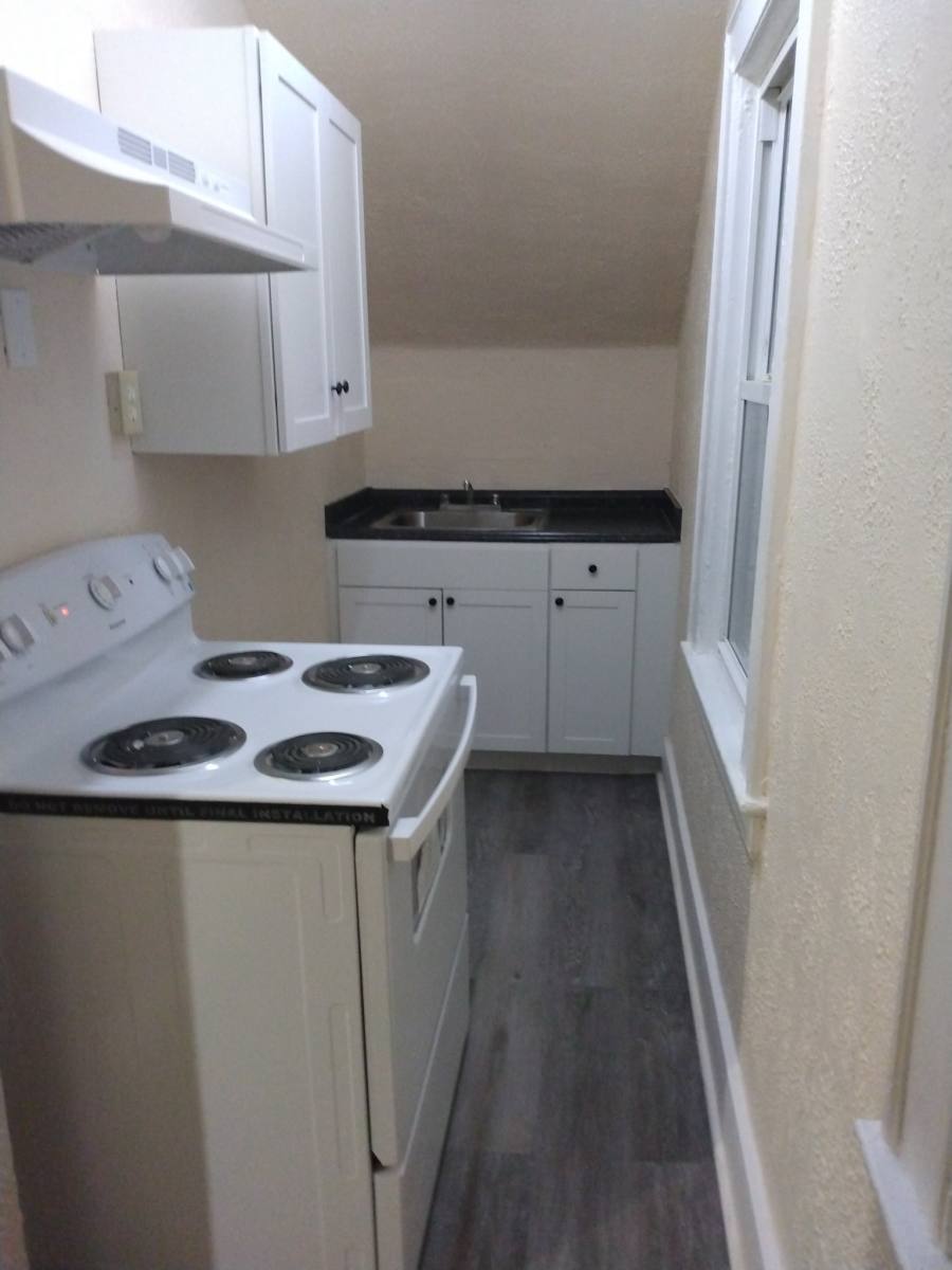 Apartment for rent at 134 Sunset Ave - 3rd Floor, Newark, NJ 07106