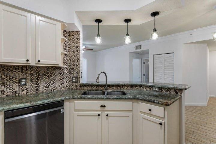 Apartment for rent at 10103 W Myrtlewood Circle, Palm Beach Gardens, FL 33418