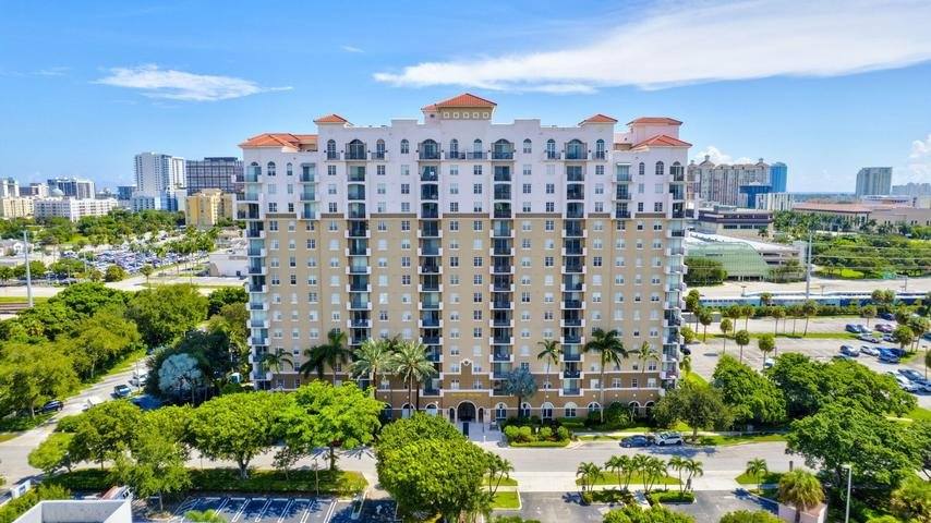 Condo for rent at 616 Clearwater Park Rd #1013, West Palm Beach, FL 33401