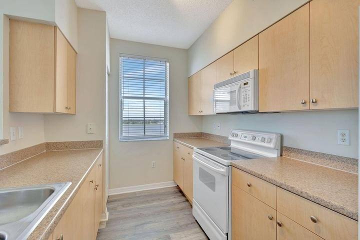 Condo for rent at 616 Clearwater Park Rd #1013, West Palm Beach, FL 33401