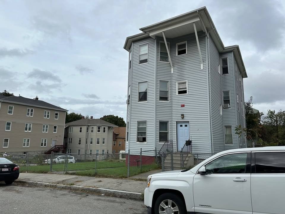 Apartment for rent at 7 Sturgis St #3, Worcester, MA 01605