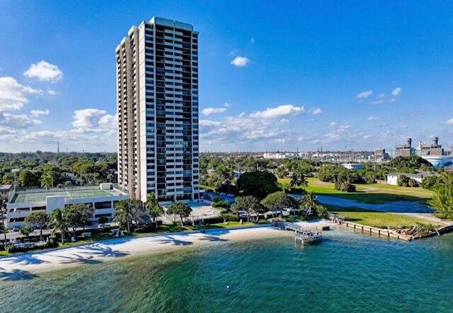 Apartment for rent at 5600 N Flagler Dr #1009, West Palm Beach, FL 33407