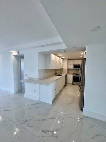 Apartment for rent at 5600 N Flagler Dr #1009, West Palm Beach, FL 33407