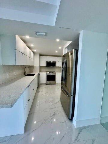 Apartment for rent at 5600 N Flagler Dr #1009, West Palm Beach, FL 33407