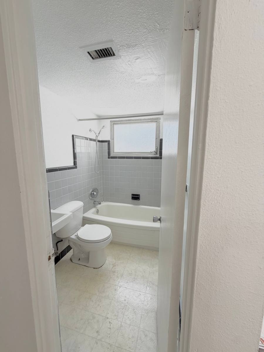 House for rent at 2612 68th Ave N, Saint Petersburg, FL 33702