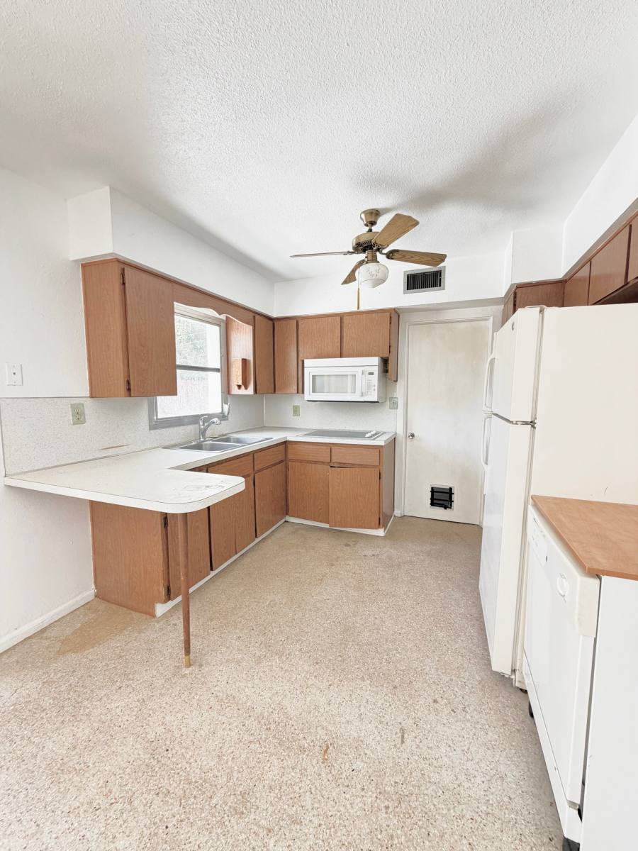 House for rent at 2612 68th Ave N, Saint Petersburg, FL 33702