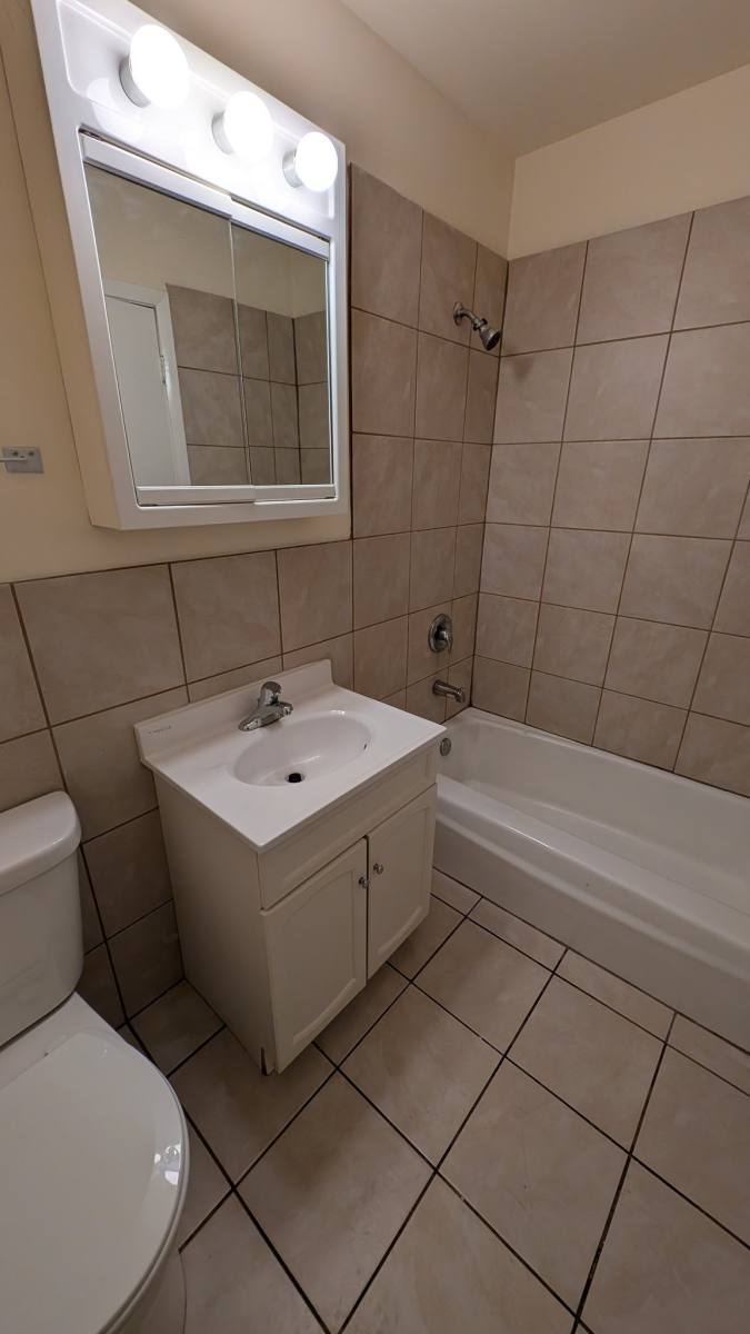 Apartment for rent at 8500 W 87th St #11, Hickory Hills, IL 60457
