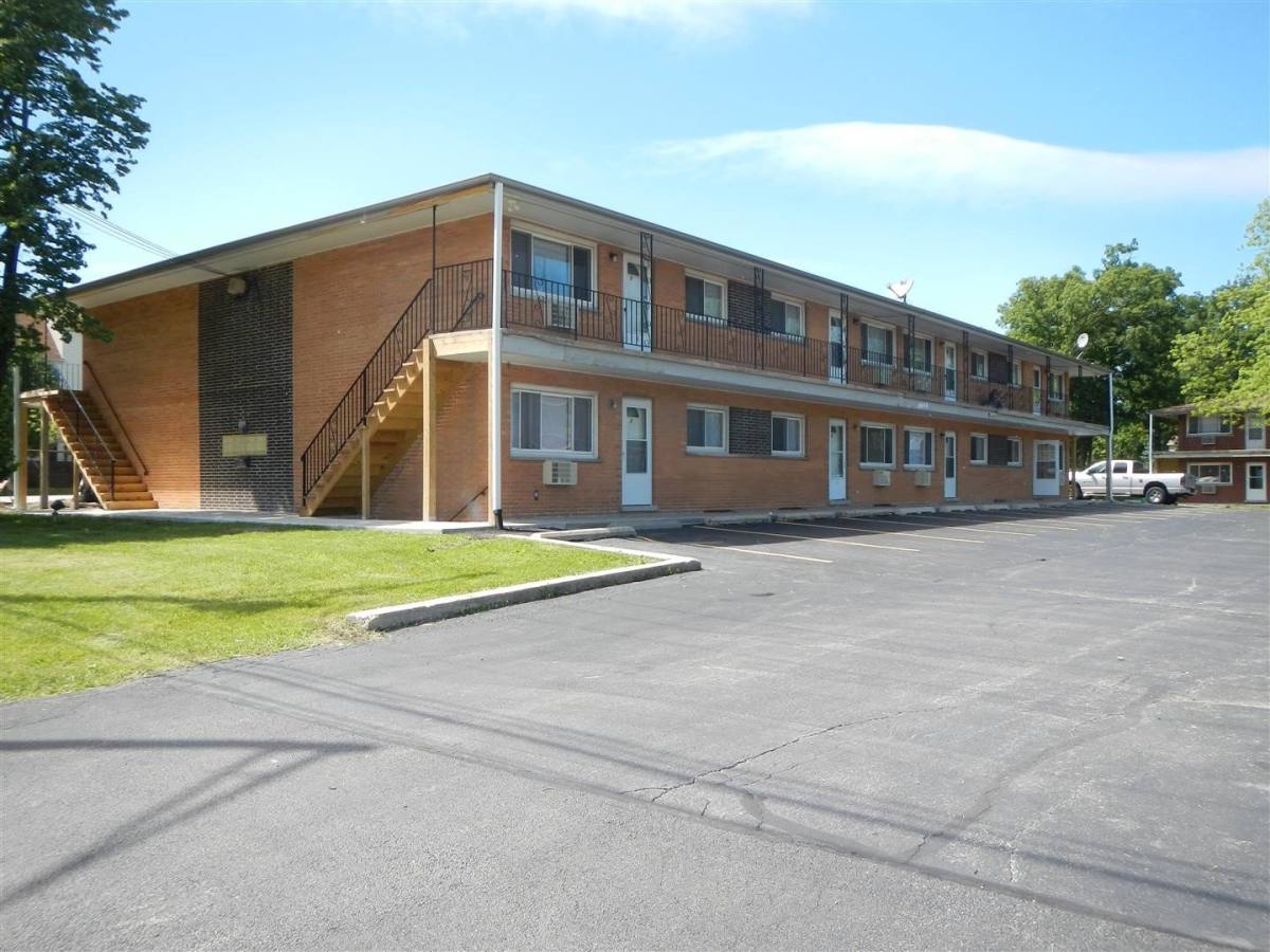 Apartment for rent at 8500 W 87th St #11, Hickory Hills, IL 60457