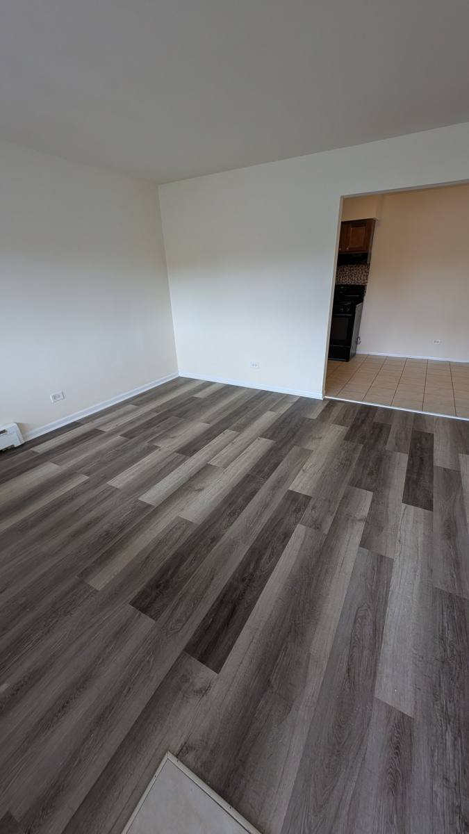 Apartment for rent at 8500 W 87th St #11, Hickory Hills, IL 60457