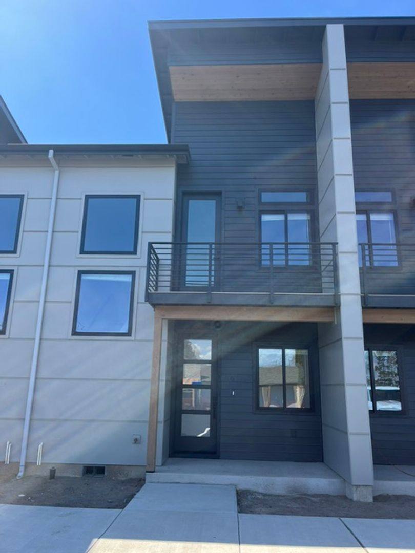 Condo for rent at 2522 SW Yew Ave, Redmond, OR 97756