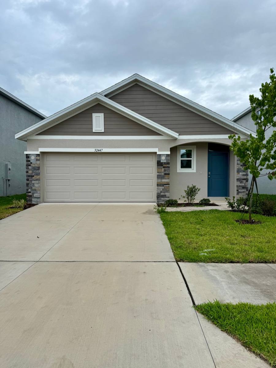 House for rent at 32447 Weathered Oak Dr, Wesley Chapel, FL 33543