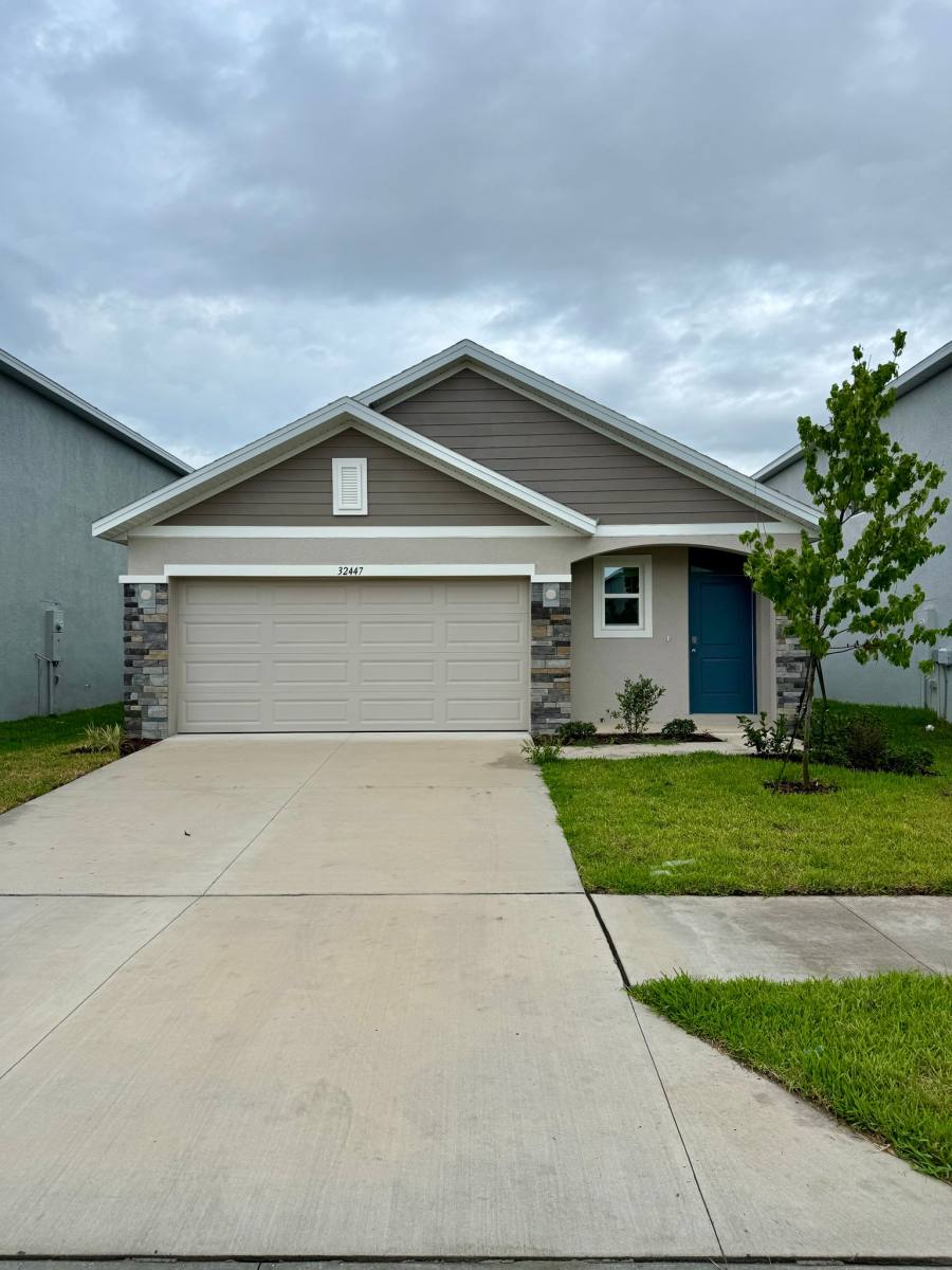 House for rent at 32447 Weathered Oak Dr, Wesley Chapel, FL 33543