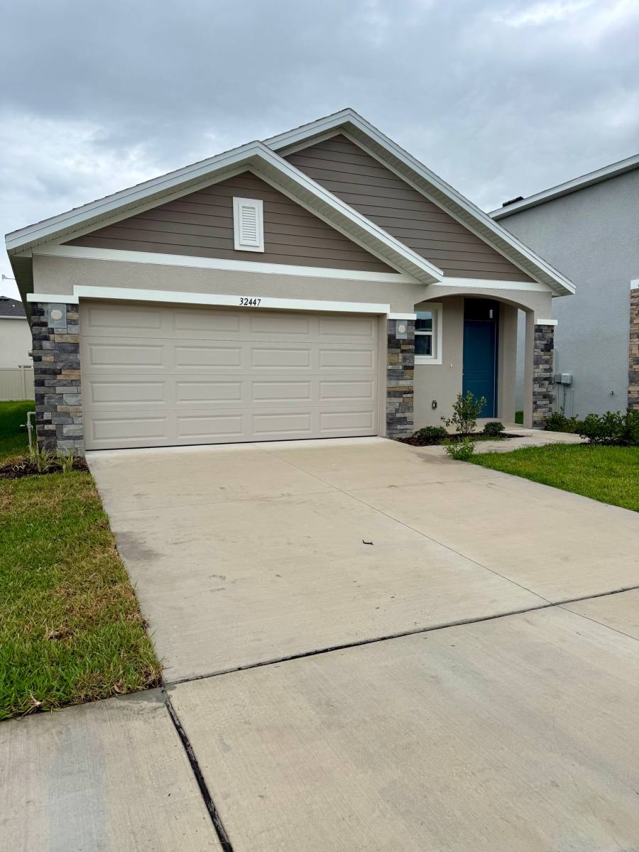 House for rent at 32447 Weathered Oak Dr, Wesley Chapel, FL 33543