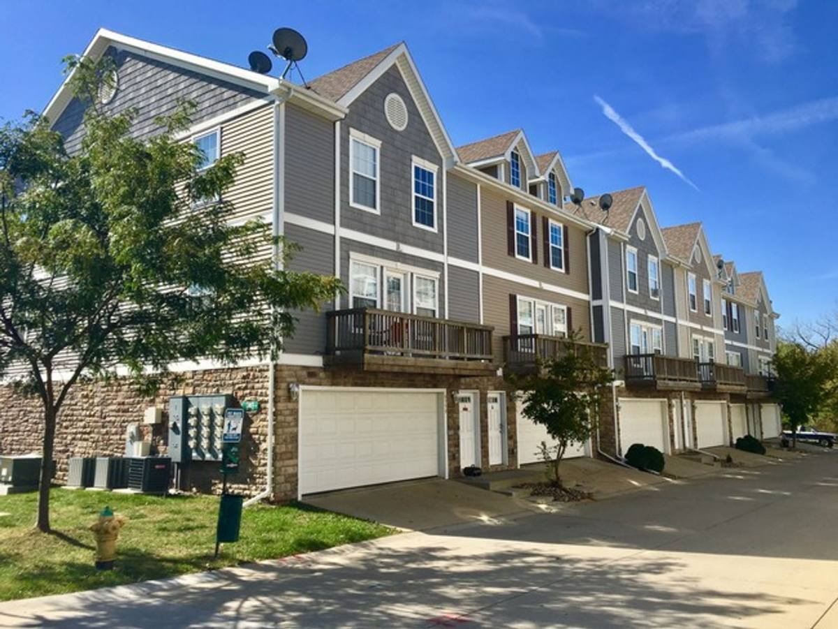 Townhouse for rent at 1136 Redstone Lane, Pleasant Hill, IA 50327