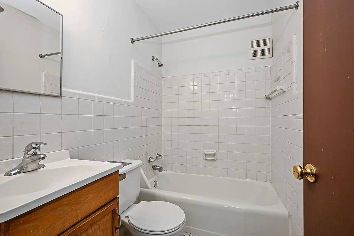 Apartment for rent at 515 5th St SE #3, Minneapolis, MN 55414