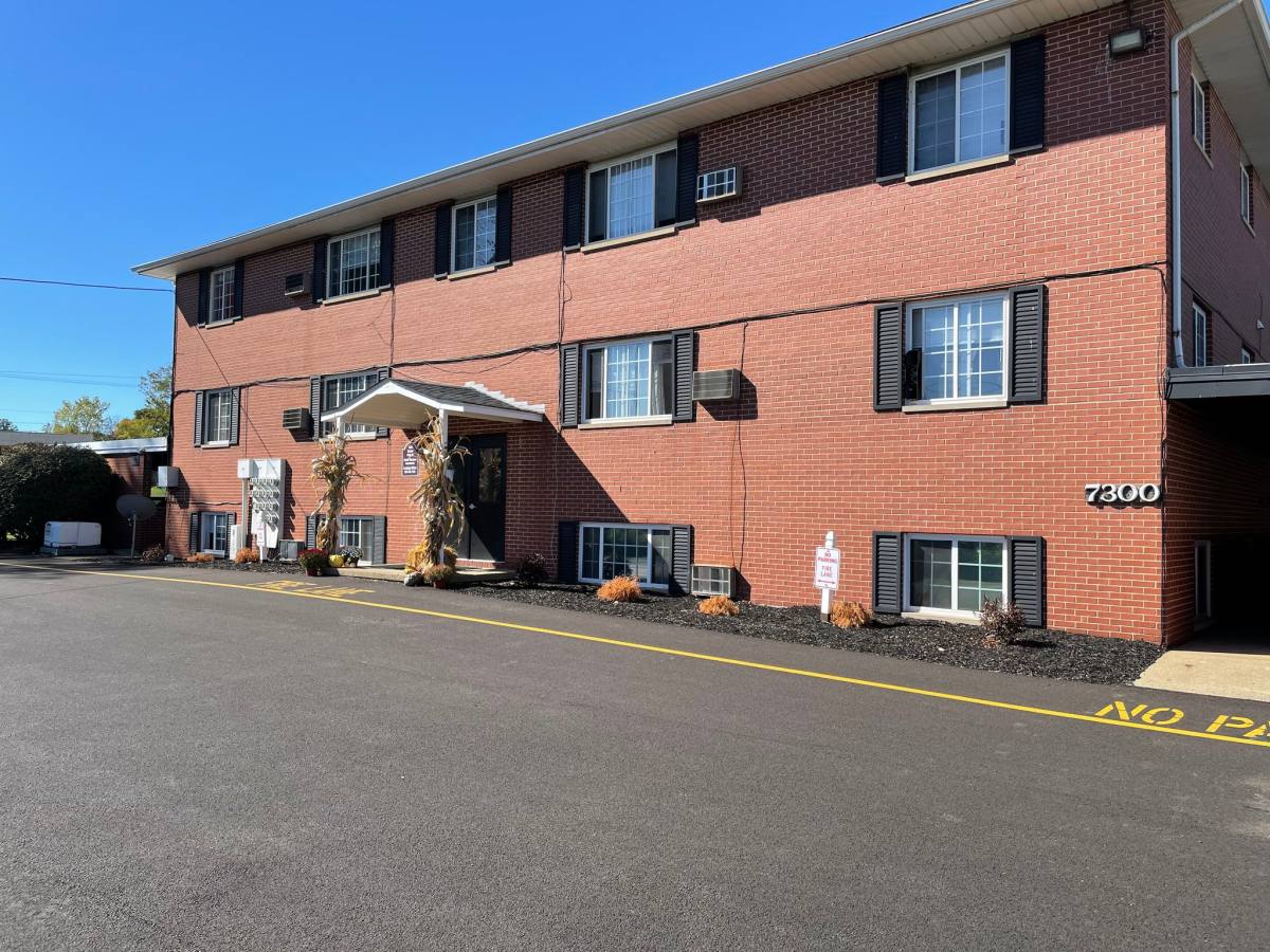 Apartment for rent at 4600 Applegrove NW N 44720 #8, Canton, OH 44702