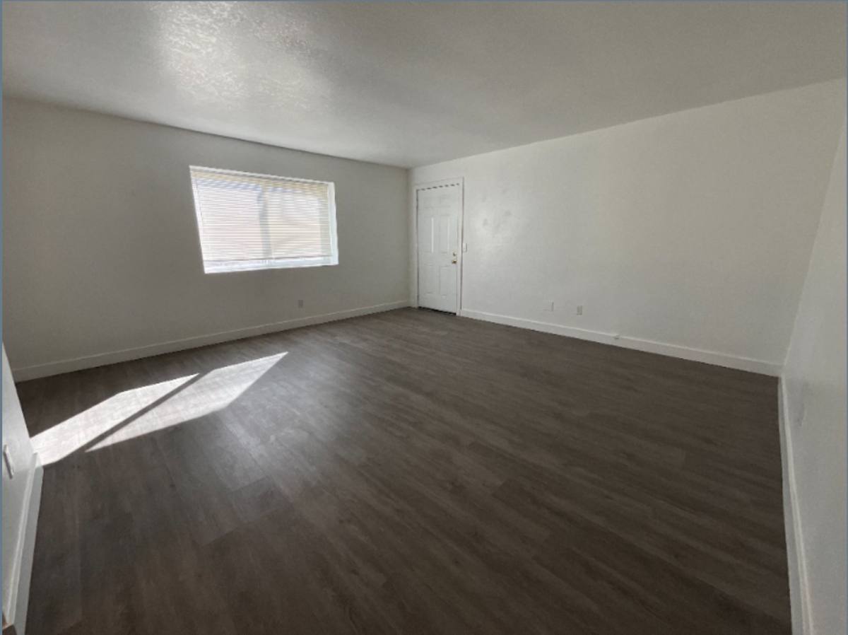Apartment for rent at 15866 Sago Rd, Apple Valley, CA 92307