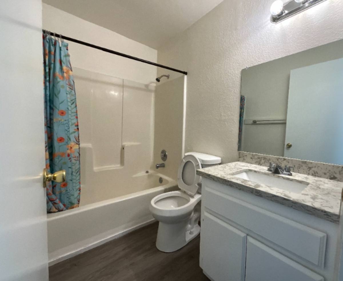 Apartment for rent at 15866 Sago Rd, Apple Valley, CA 92307