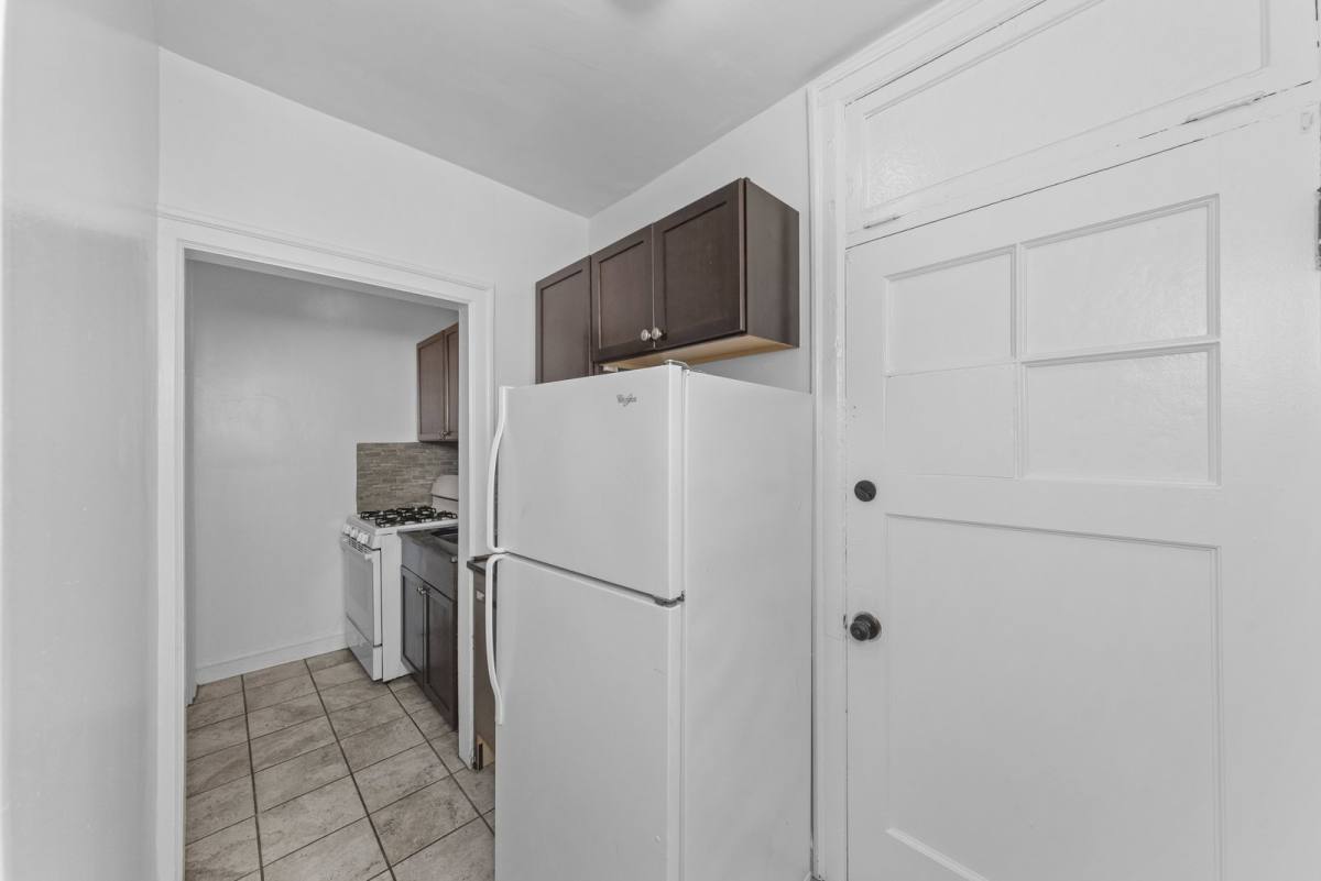 Apartment for rent at 1361 W Estes Ave, Chicago, IL 60626