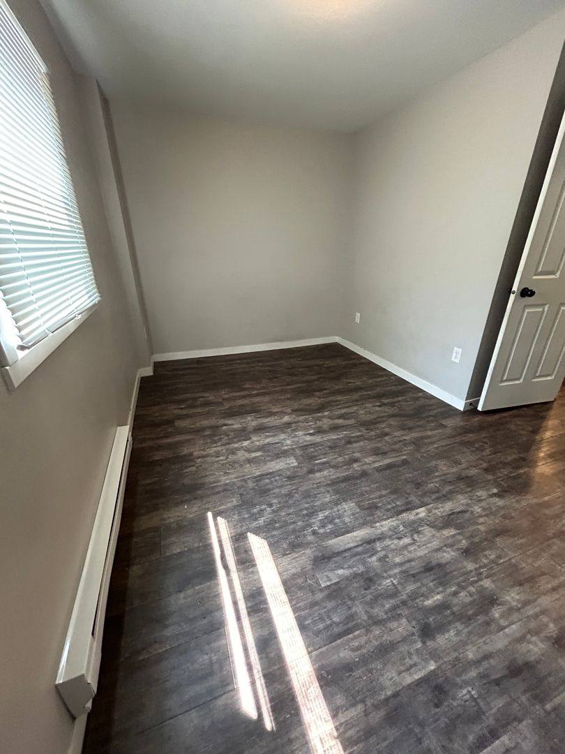 Apartment for rent at 1621 Charles St, La Crosse, WI 54603
