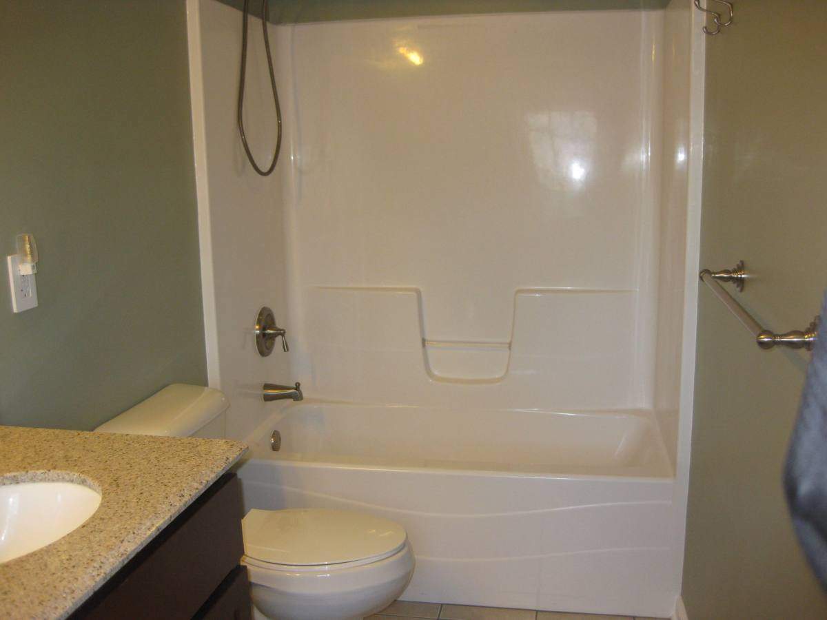 House for rent at 1104 Hayden Dr, McHenry, IL 60051