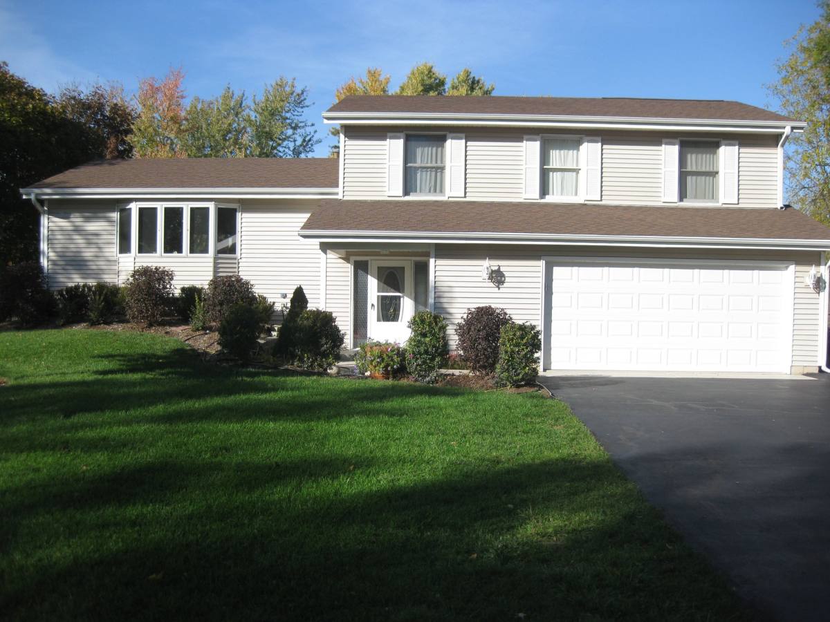House for rent at 1104 Hayden Dr, McHenry, IL 60051