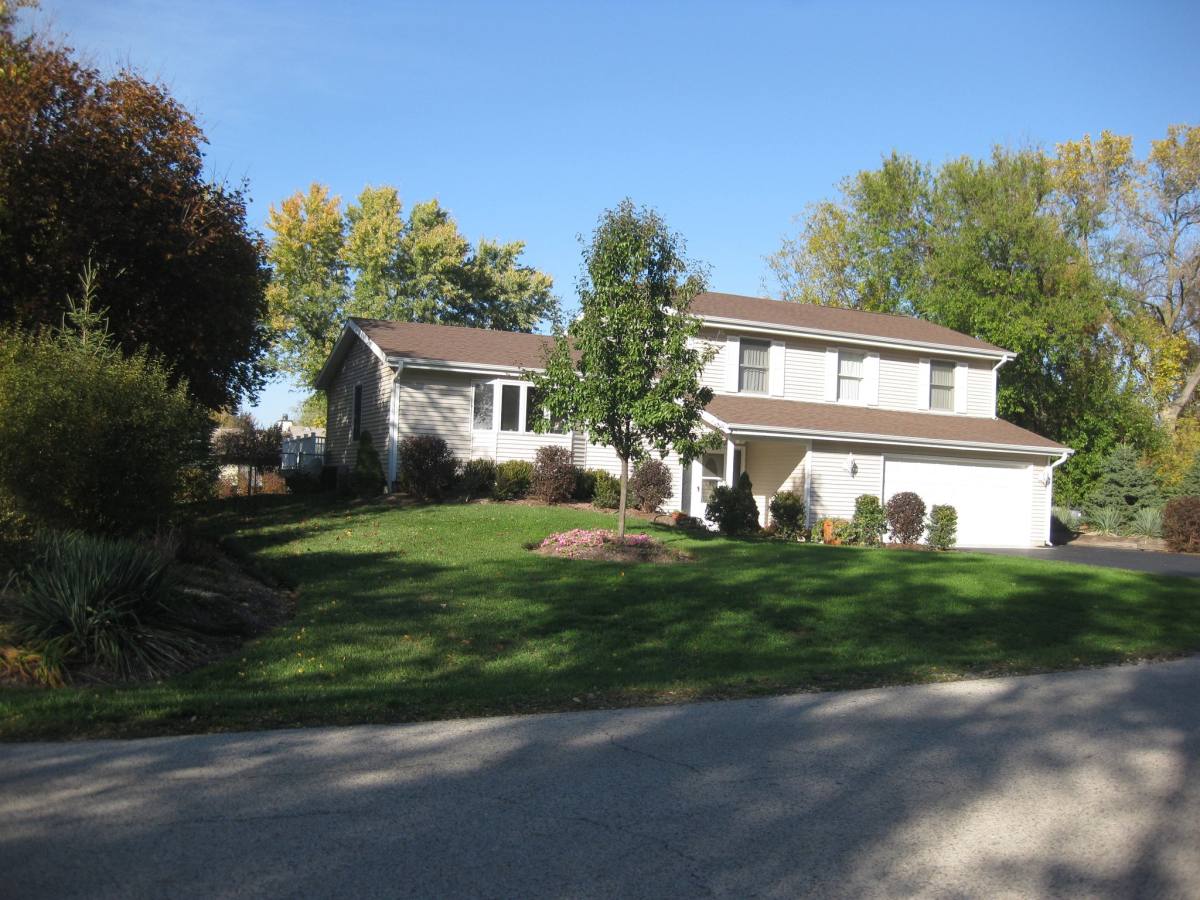 House for rent at 1104 Hayden Dr, McHenry, IL 60051