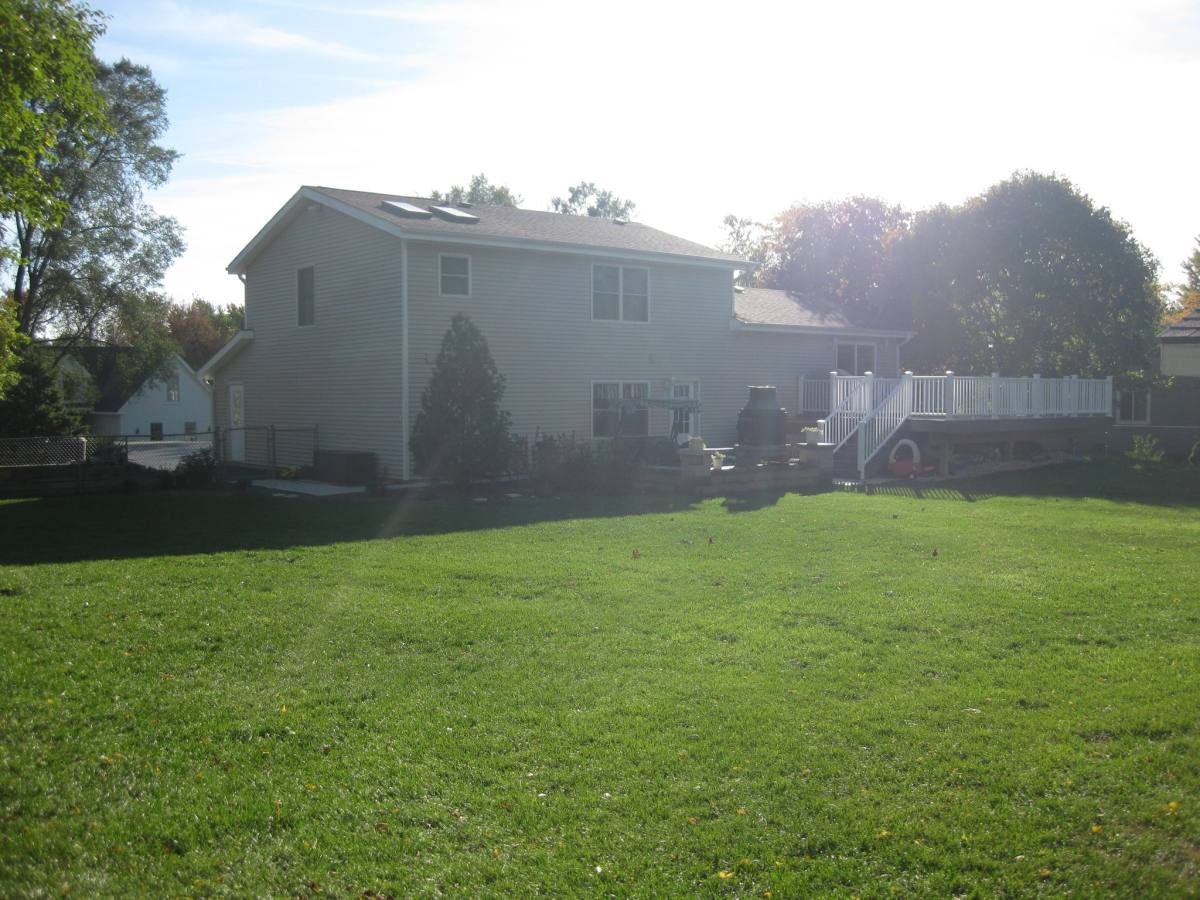 House for rent at 1104 Hayden Dr, McHenry, IL 60051