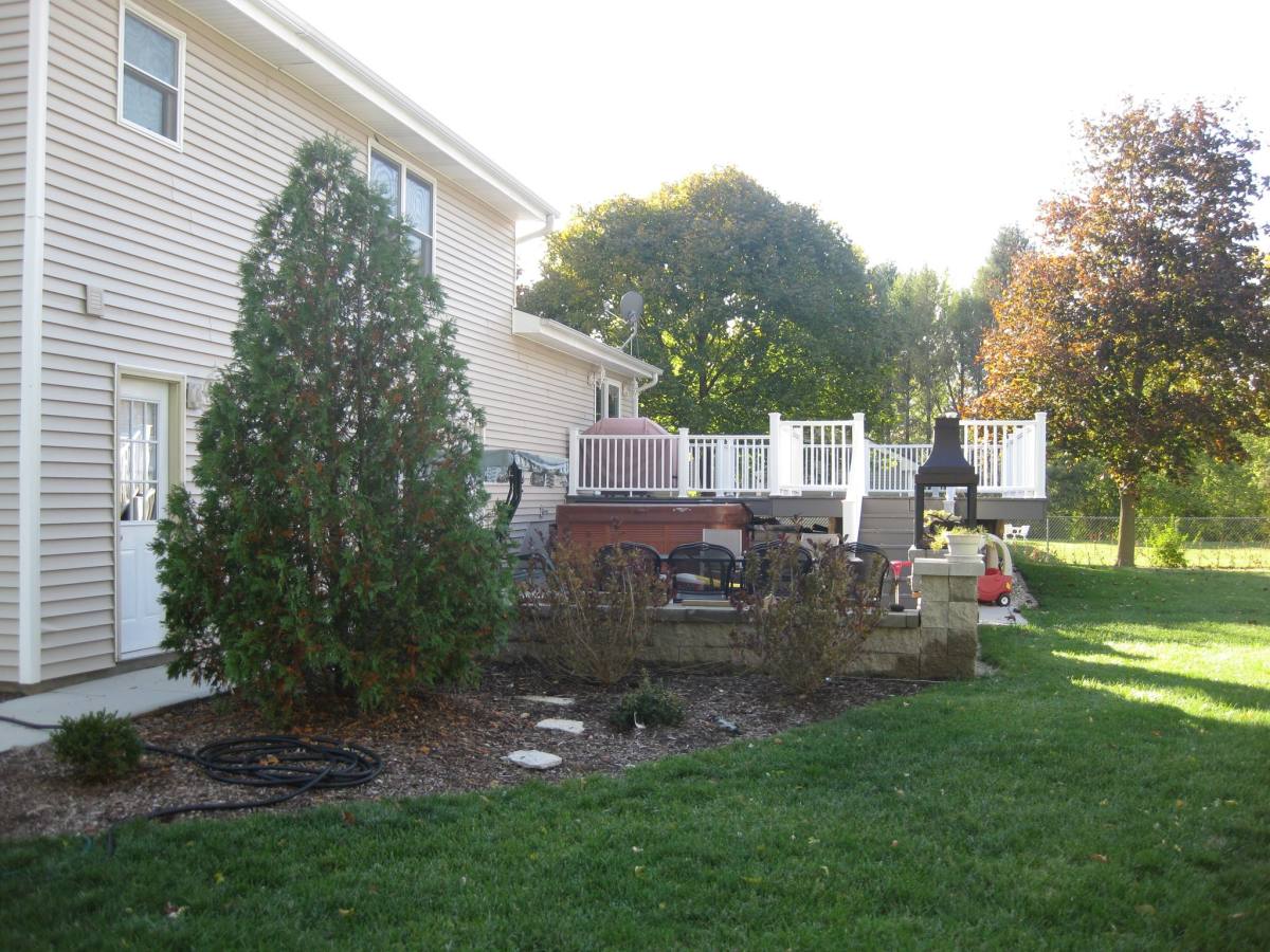 House for rent at 1104 Hayden Dr, McHenry, IL 60051