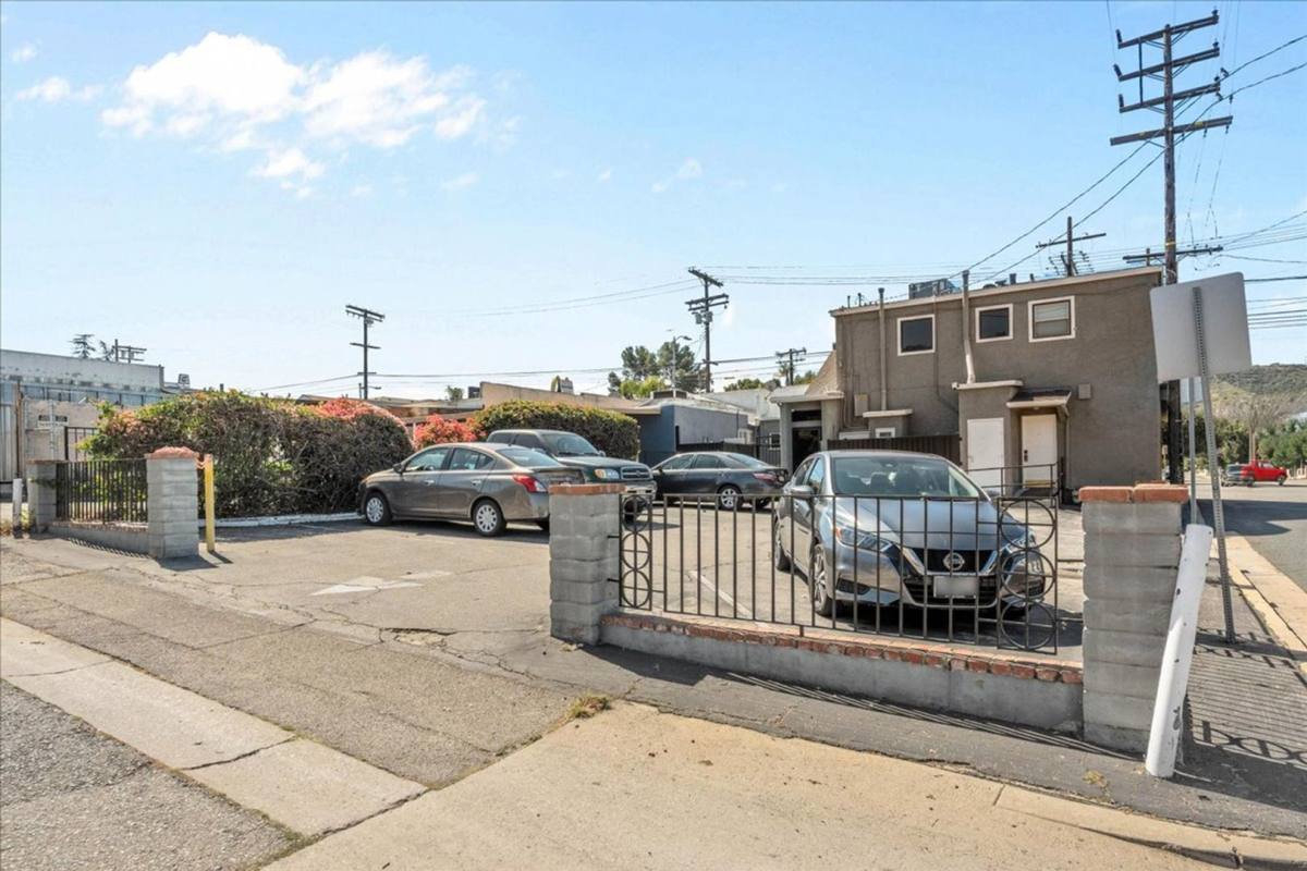 Apartment for rent at 7969 Foothill Blvd, Sunland, CA 91040