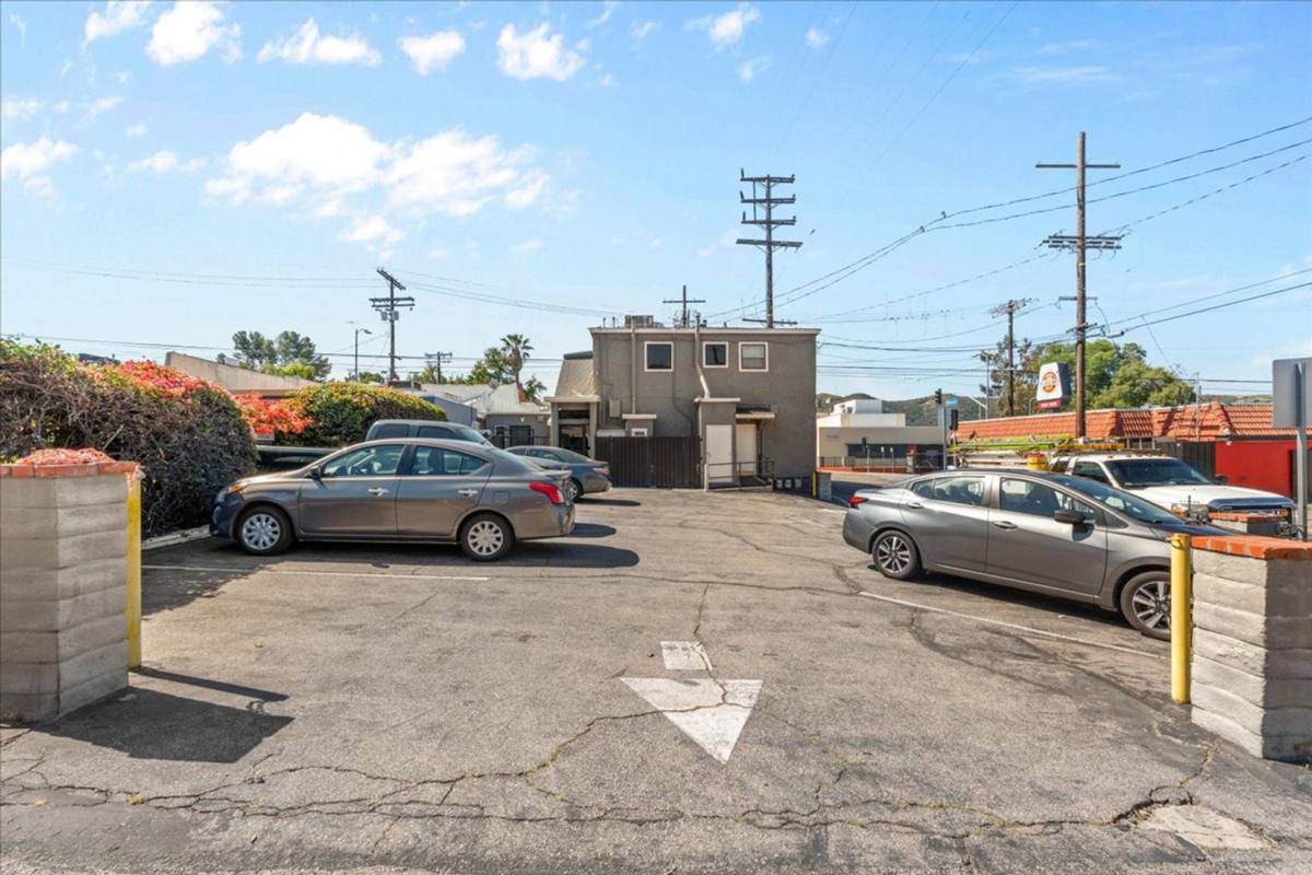 Apartment for rent at 7969 Foothill Blvd, Sunland, CA 91040