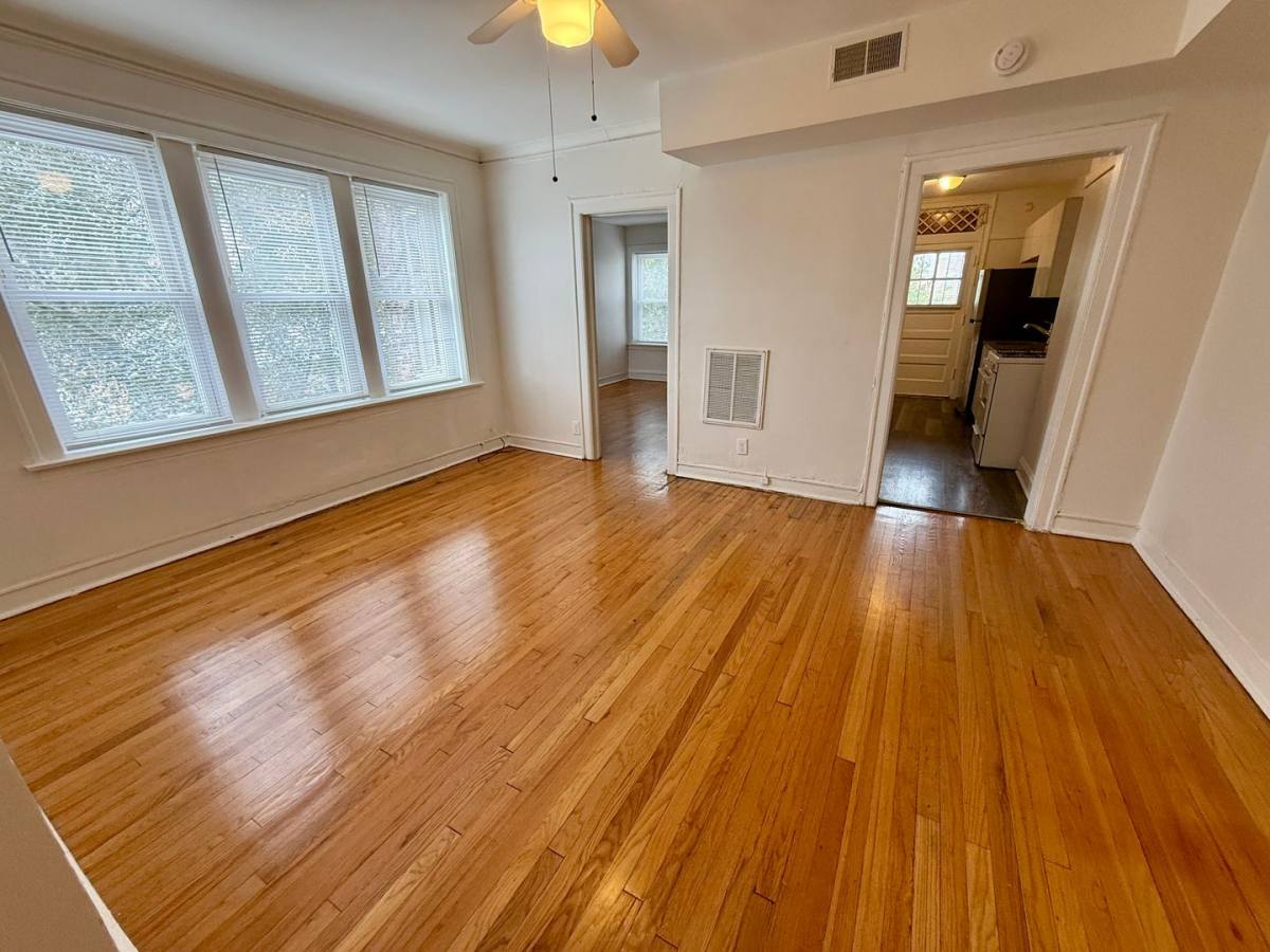 Apartment for rent at 212 E 71st St, Chicago, IL 60619