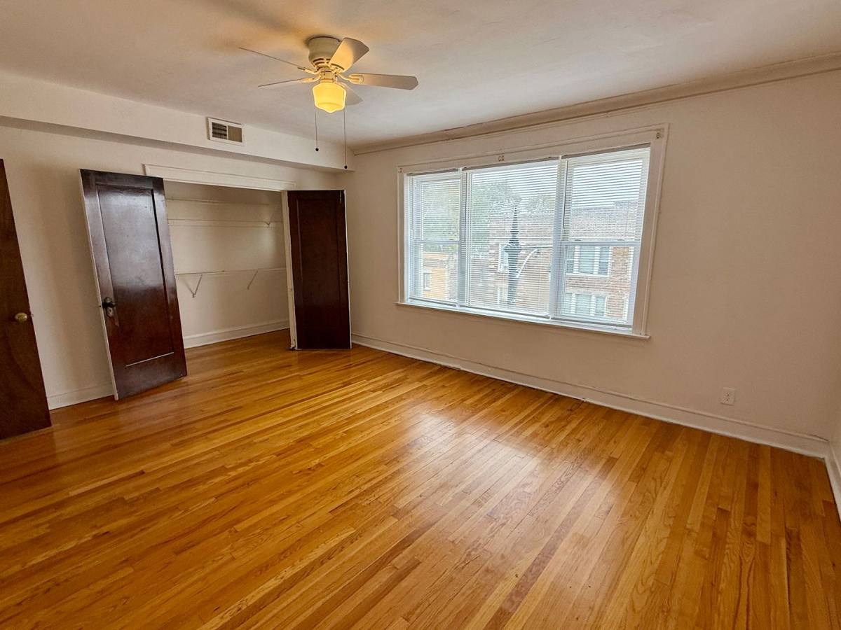 Apartment for rent at 212 E 71st St, Chicago, IL 60619