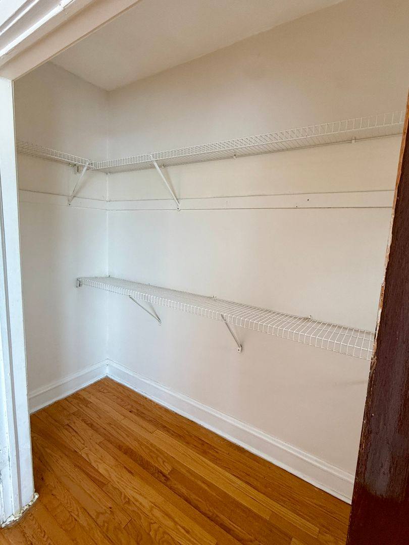 Apartment for rent at 212 E 71st St, Chicago, IL 60619
