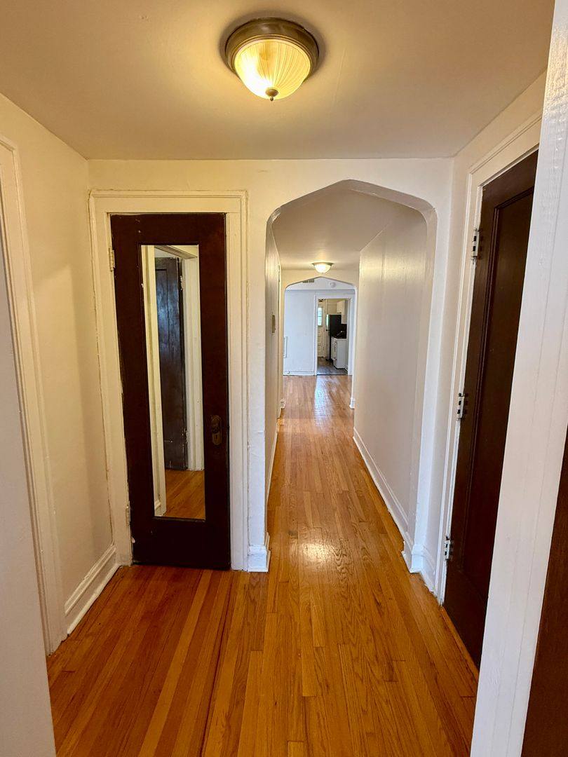 Apartment for rent at 212 E 71st St, Chicago, IL 60619