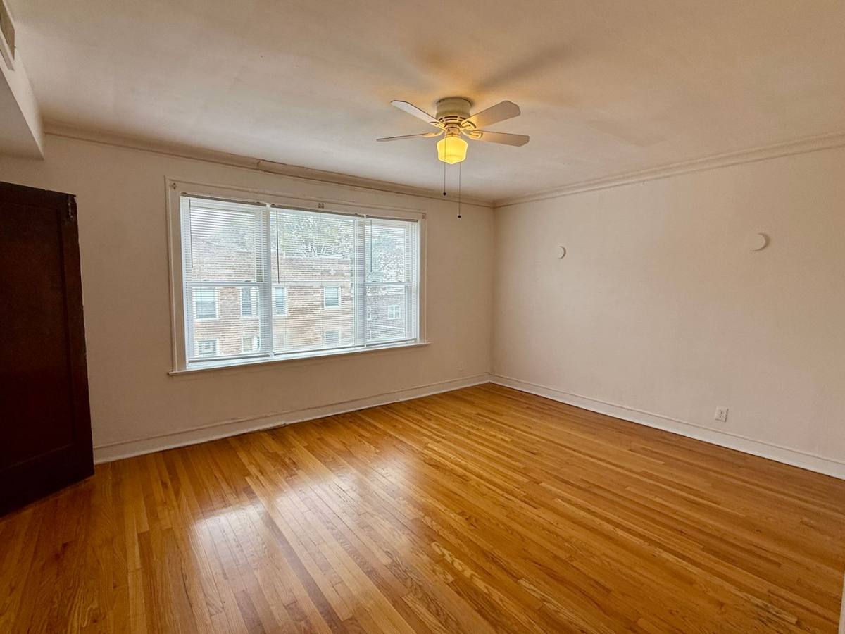 Apartment for rent at 212 E 71st St, Chicago, IL 60619