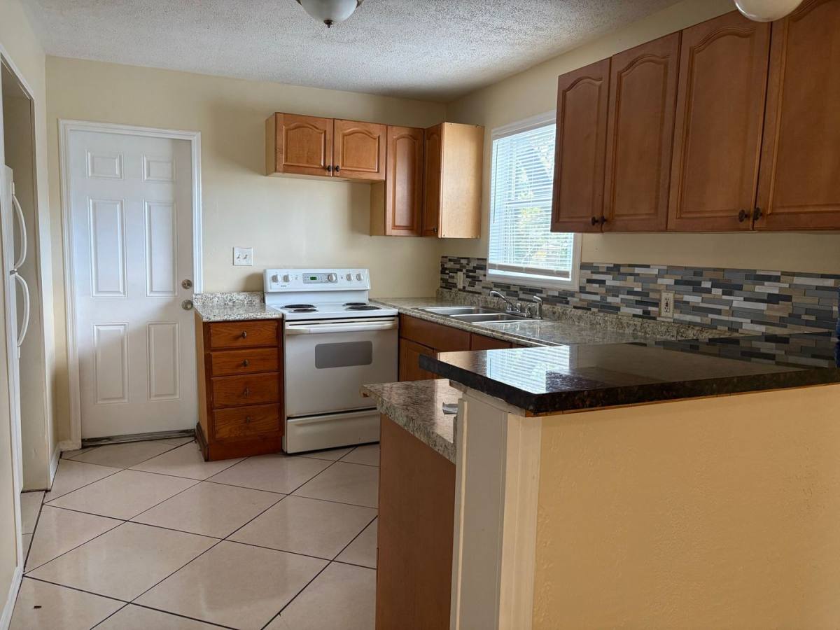 House for rent at 930 20th Ave S, Saint Petersburg, FL 33705